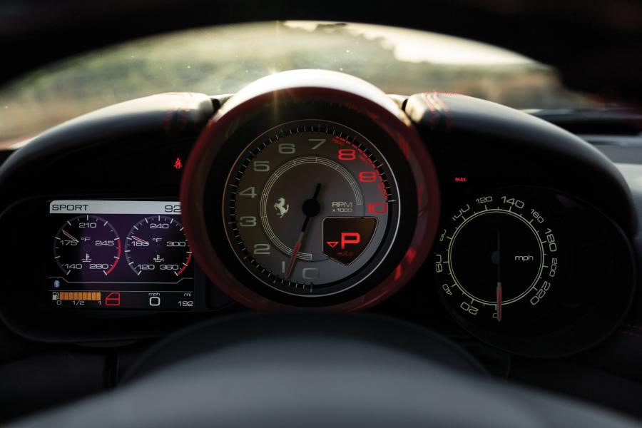 Панель приборов Ferrari California T The Readhead (227523) 2017 года  (фото 17 из 23)